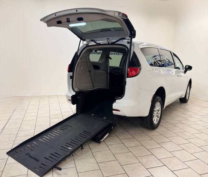 2021 Chrysler Voyager for sale at ULTIMATE MOTORS in Midlothian VA