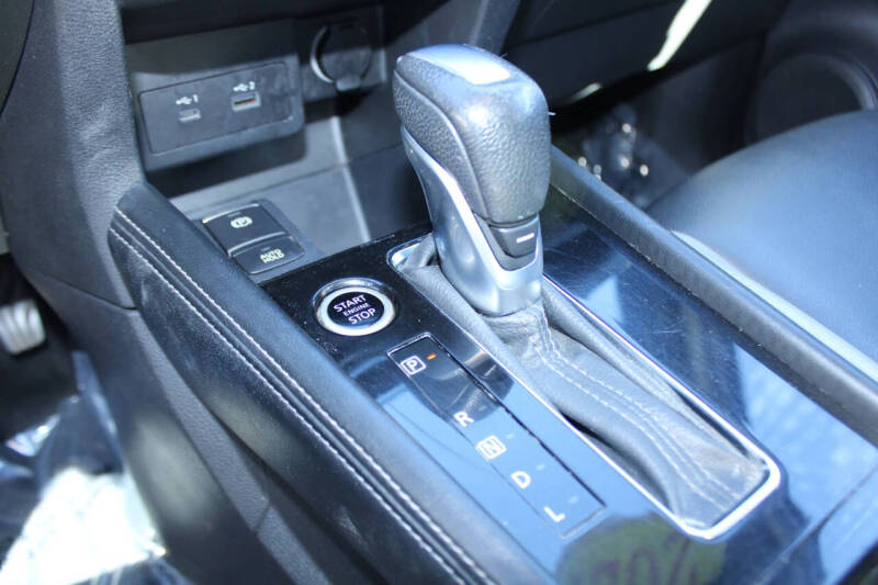 2021 Nissan Kicks SR