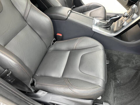 2016 Volvo V60 Cross Country T5 Platinum