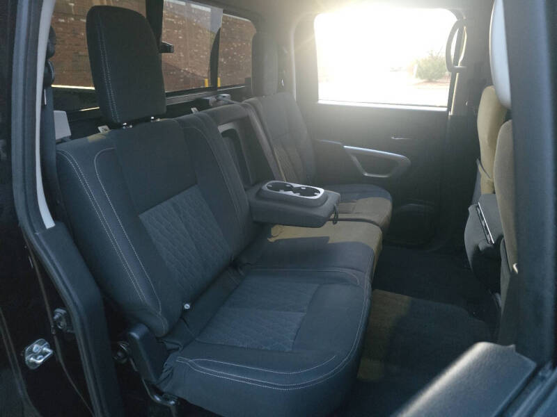 2017 Nissan Titan SV