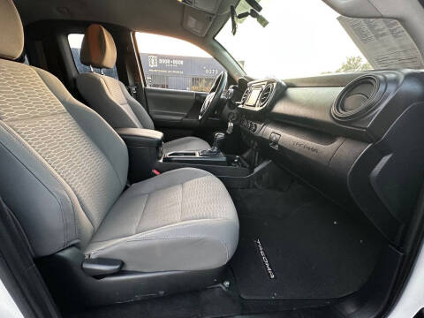 2017 Toyota Tacoma SR