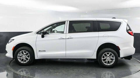 2025 Chrysler Voyager LX