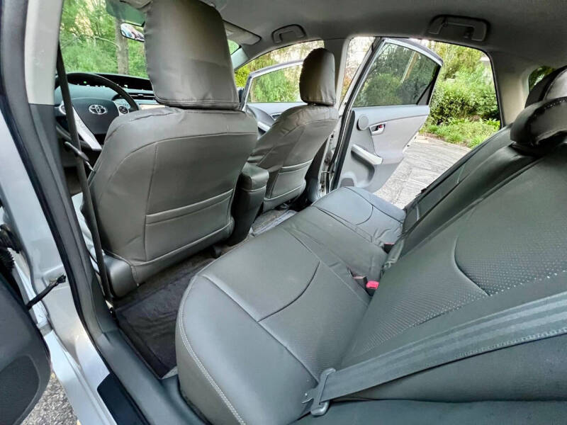 2010 Toyota Prius III