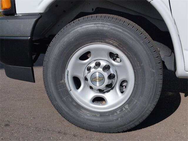 2025 Chevrolet Express 2500