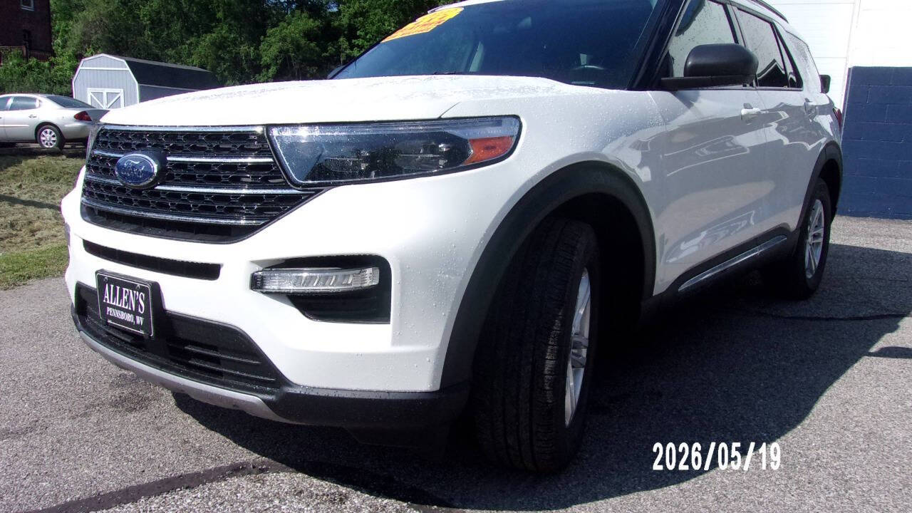 White 2022 Ford Explorer XLT AWD XLT 4dr SUV 2
