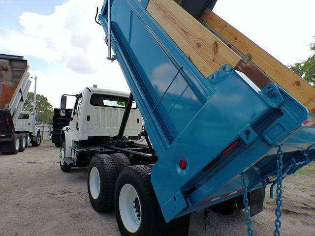 2015 Freightliner M2 106
