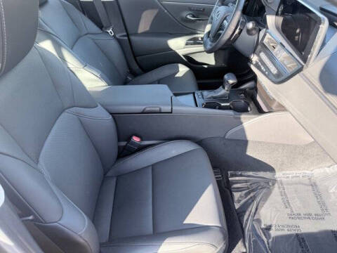 2025 Lexus ES 300h F SPORT Design