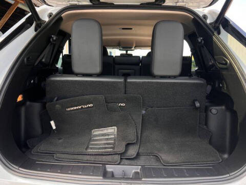 2023 Mitsubishi Outlander SE