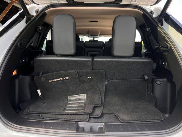 2023 Mitsubishi Outlander SE