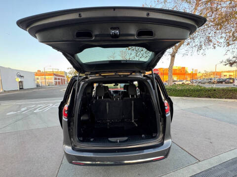 2022 Chrysler Pacifica Touring