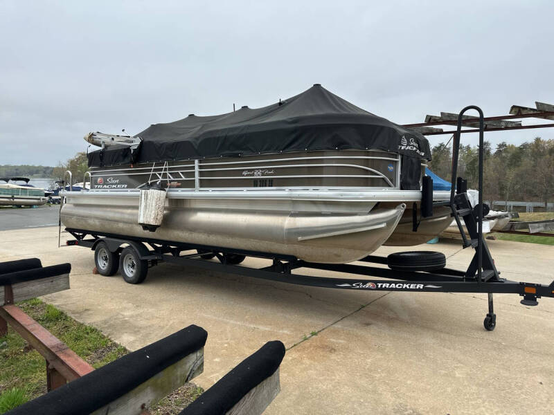 2023 Tracker Sport Fish 22 DLX