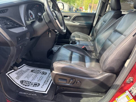 2017 Toyota Sienna SE Premium 8-Passenger