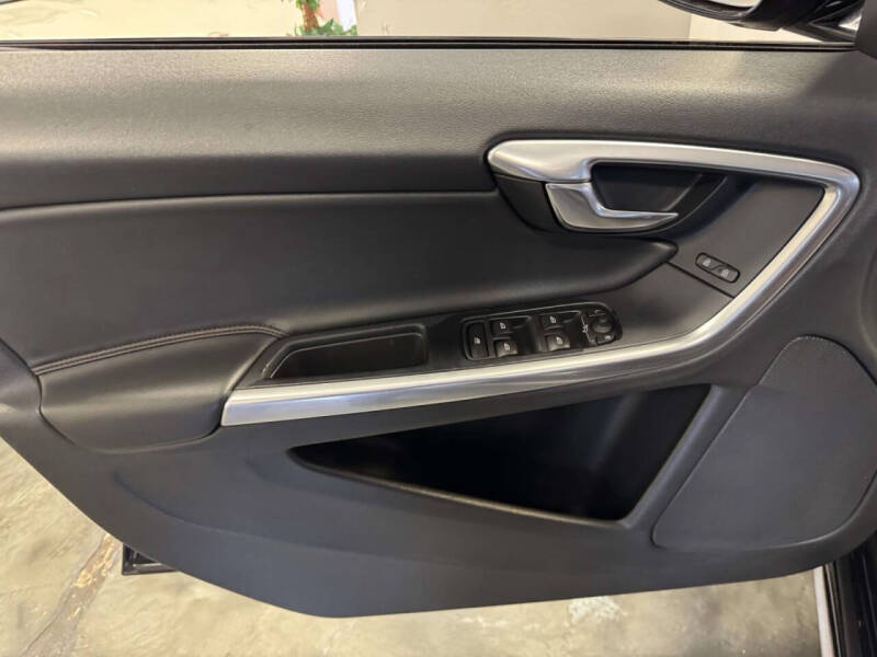 2018 Volvo V60 Cross Country T5 Premier