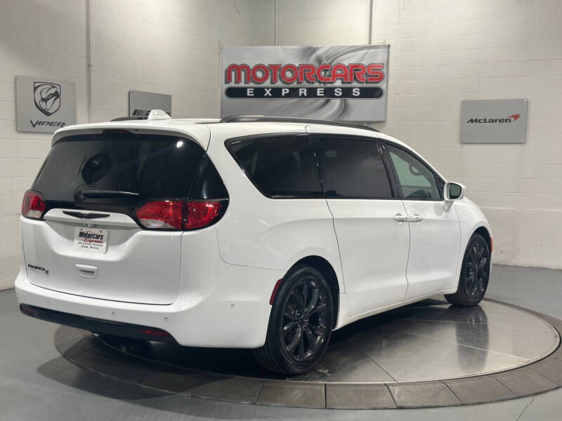 2018 Chrysler Pacifica Touring L Plus