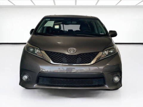 2017 Toyota Sienna SE Premium 8-Passenger
