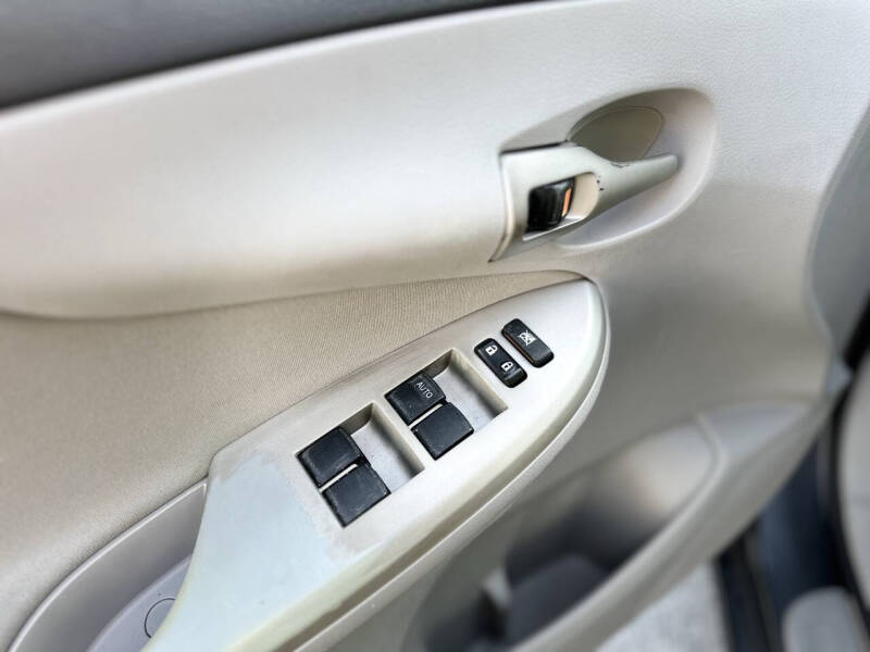 2011 Toyota Corolla LE