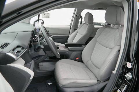 2024 Toyota Sienna LE 8-Passenger