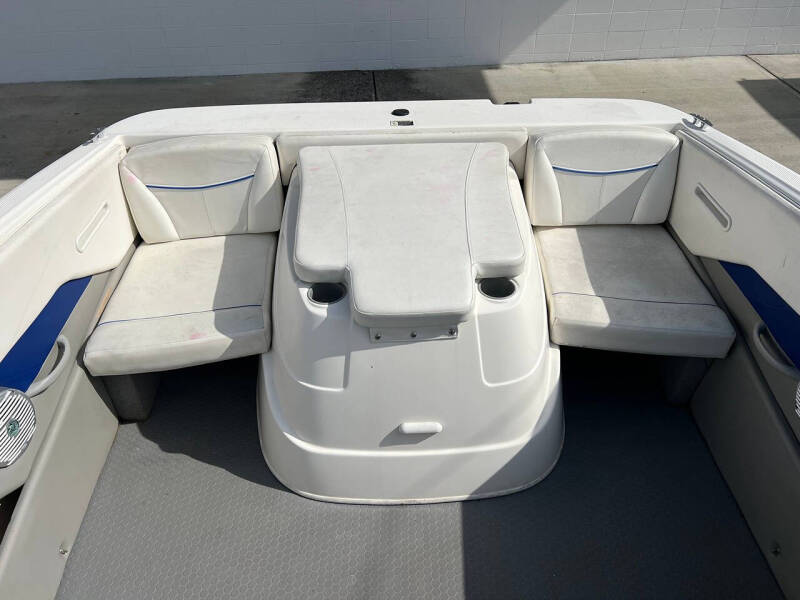 2008 Bayliner 210 Discovery