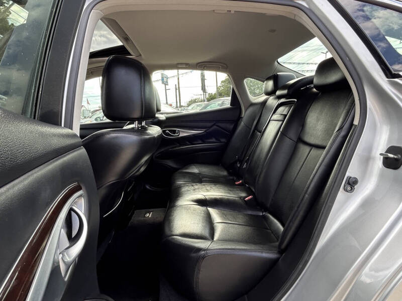 2013 Infiniti M37
