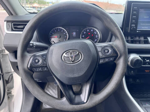 2020 Toyota RAV4 LE