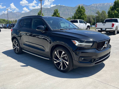 2022 Volvo XC40 T5 R-Design