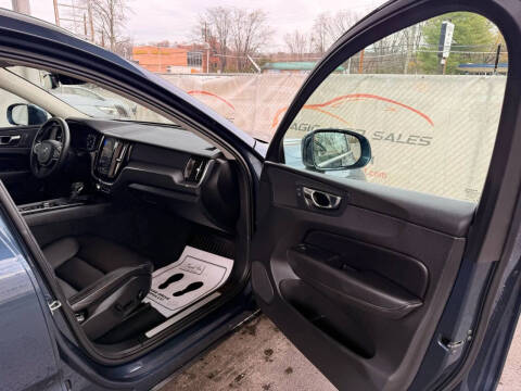 2020 Volvo XC60 T5 Momentum