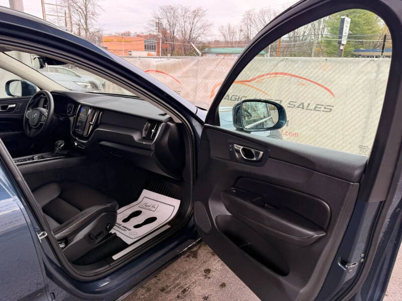 2020 Volvo XC60 T5 Momentum