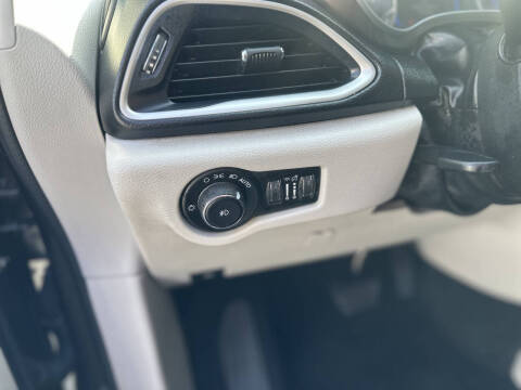 2017 Chrysler Pacifica Touring-L