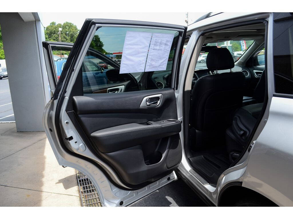 2020 Nissan Pathfinder for sale at EARL DUFF PRE-OWNED CENTER in Harriman, TN