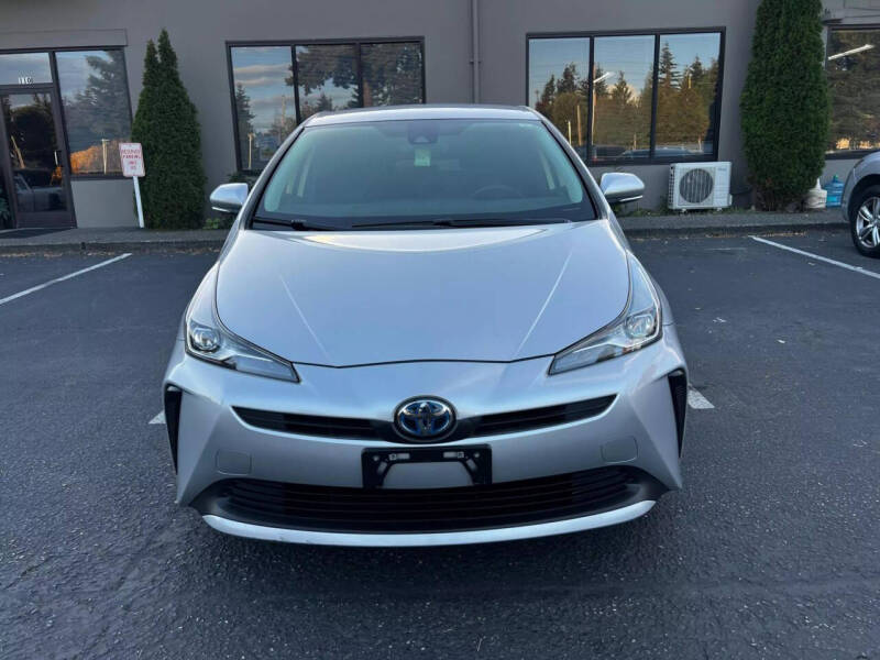 2022 Toyota Prius LE photo 2