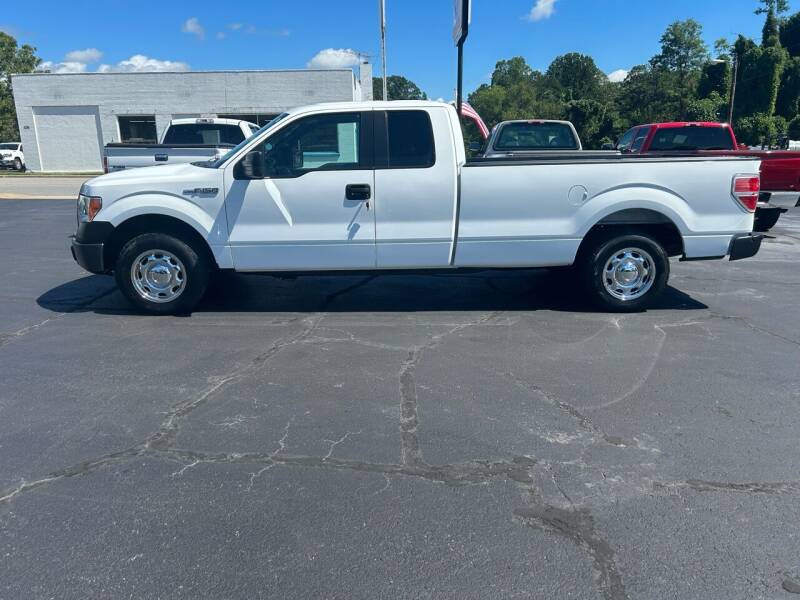 2013 Ford F-150 for sale at G AND J MOTORS in Elkin NC