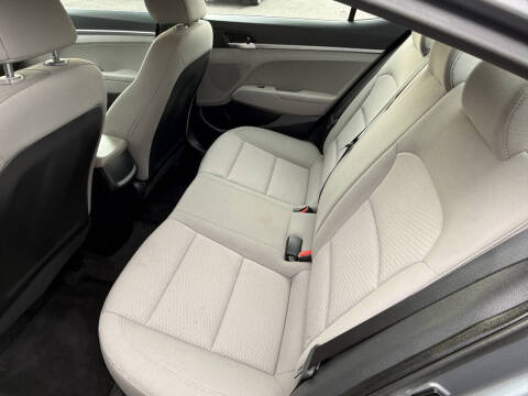 2019 Hyundai Elantra SE