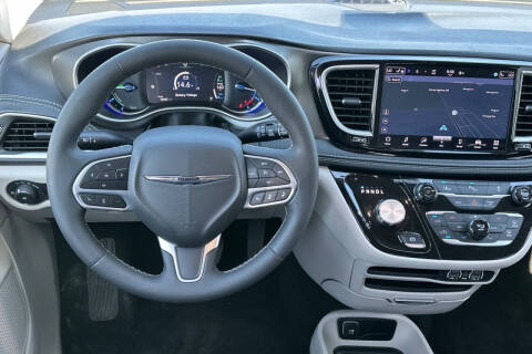 2024 Chrysler Pacifica Plug-In Hybrid Select