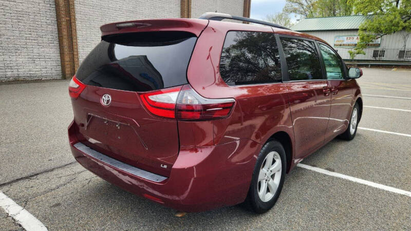 2015 Toyota Sienna LE 8-Passenger