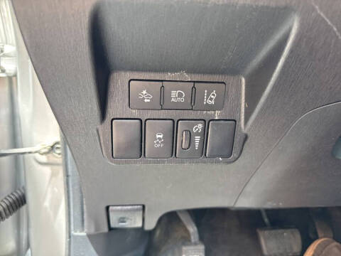 2015 Toyota Prius v Five