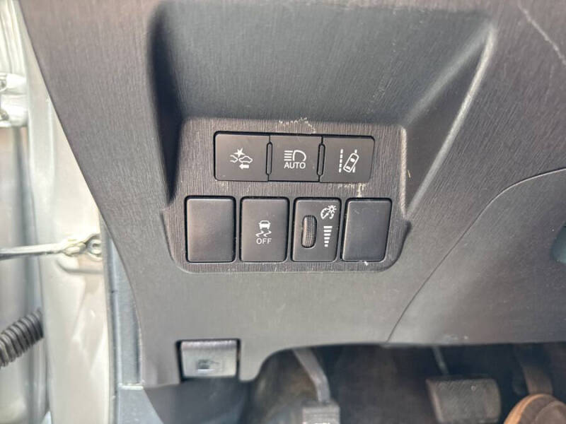 2015 Toyota Prius v Five