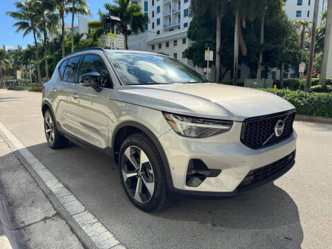 2025 Volvo XC40 B5 Plus Dark Theme