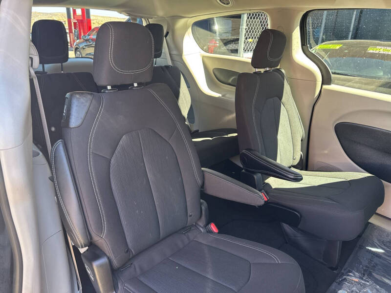 2024 Chrysler Voyager LX