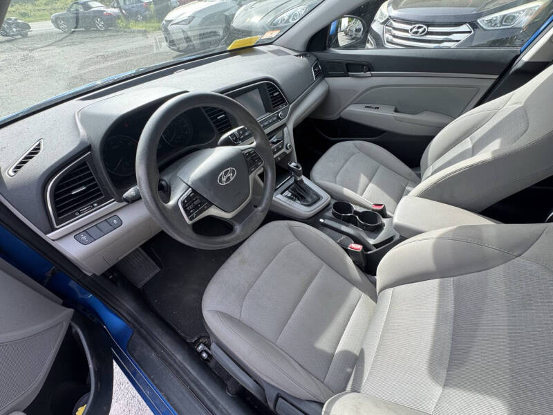 2017 Hyundai Elantra SE