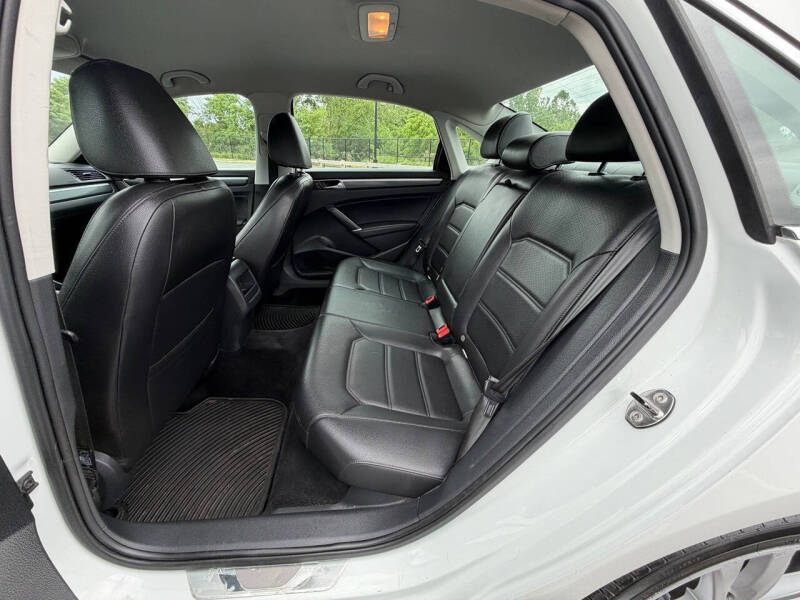 2017 Volkswagen Passat 1.8T R-Line