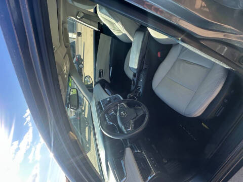 2013 Toyota Avalon XLE