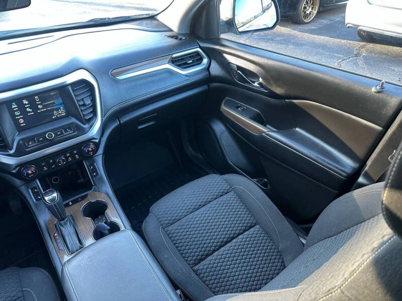 2017 GMC Acadia SLE-2