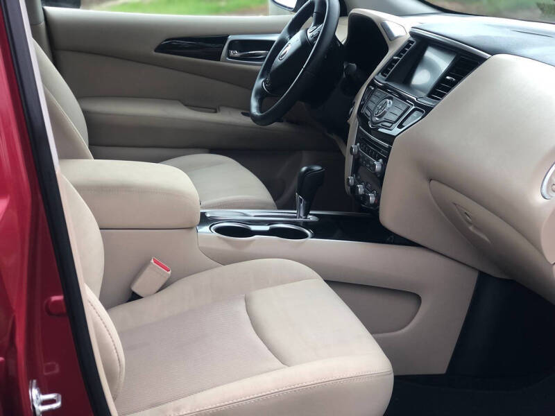 2017 Nissan Pathfinder SV