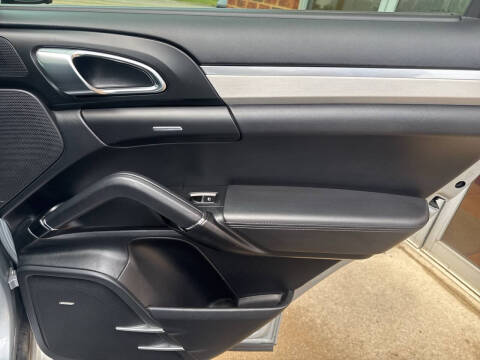 2016 Porsche Cayenne GTS