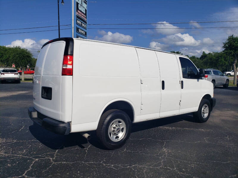 2022 Chevrolet Express 2500
