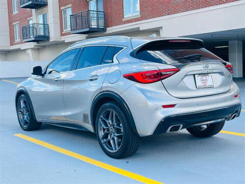 2017 Infiniti QX30 Premium