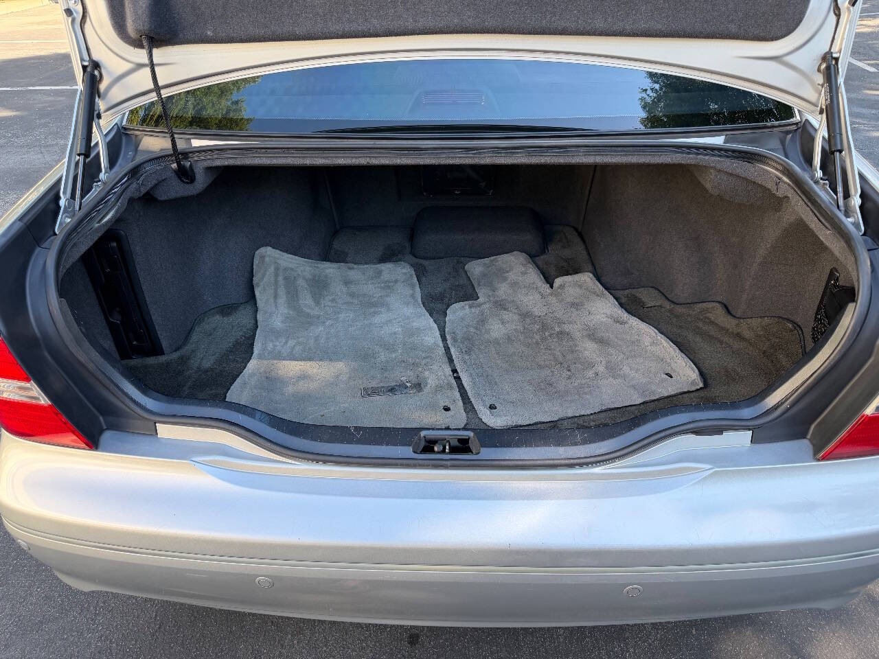 Silver 2004 Lexus LS 430 Base 4dr Sedan 29