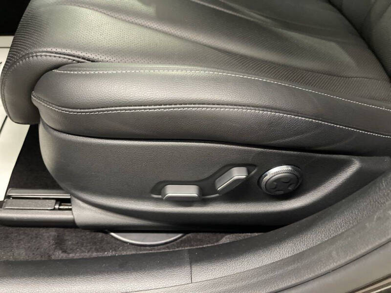 2023 Genesis G80