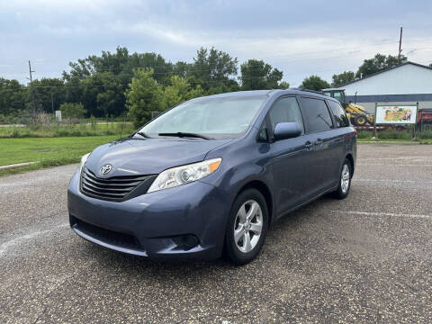 2014 Toyota Sienna LE 8-Passenger