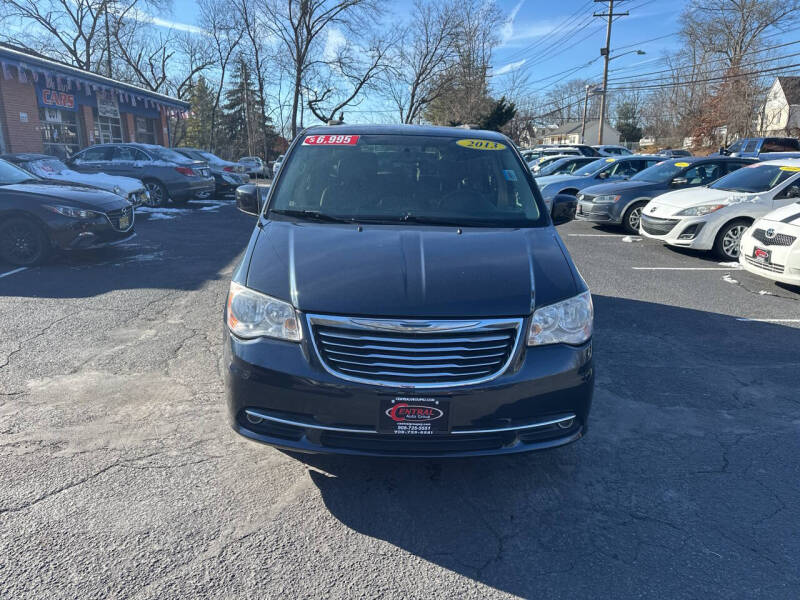 2013 Chrysler Town & Country Touring photo 2